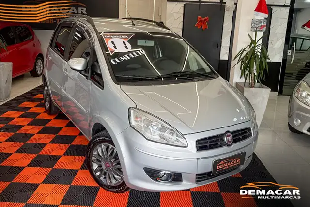 Carro Fiat Idea 2011 Attractive 1.4 8V (Flex)
