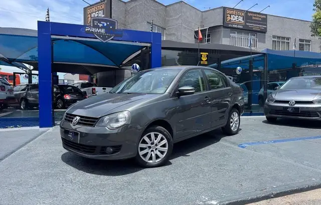 Carro Volkswagen Polo Sedan 2014 1.6 8V (Flex)