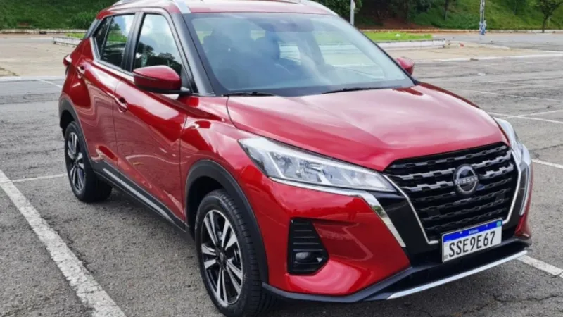 Nissan Kicks Play tem mais de R$ 20 mil de descontos em queima de estoque