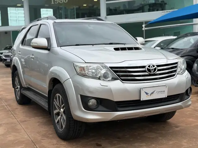 Carro Toyota Hilux SW4 2013 SRV 3.0 TDI 4X4 (5 Lugares)