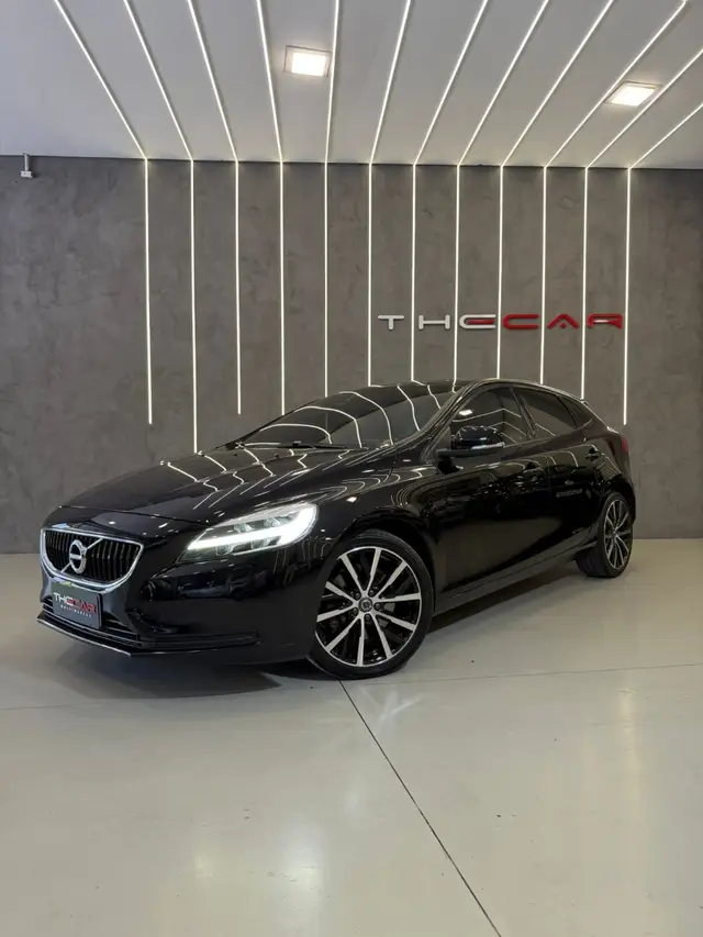 Carro Volvo V40 Momentum 2019 V40 2.0 T4 Momentum