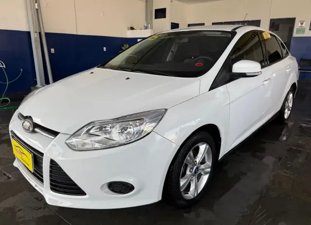 Carro Ford Focus Sedan 2015 S 2.0 16V PowerShift (Aut)
