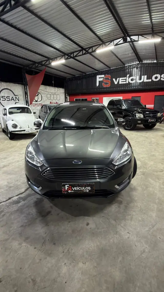 Carro Ford Focus Hatch 2018 SE Plus 2.0 PowerShift