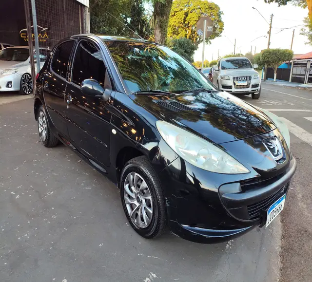 Carro Peugeot 207 2010 Hatch XR 1.4 8V (flex) 2p