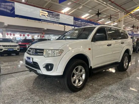 Carro Mitsubishi Pajero Dakar 2015 3.2 HPE 4WD (Aut)