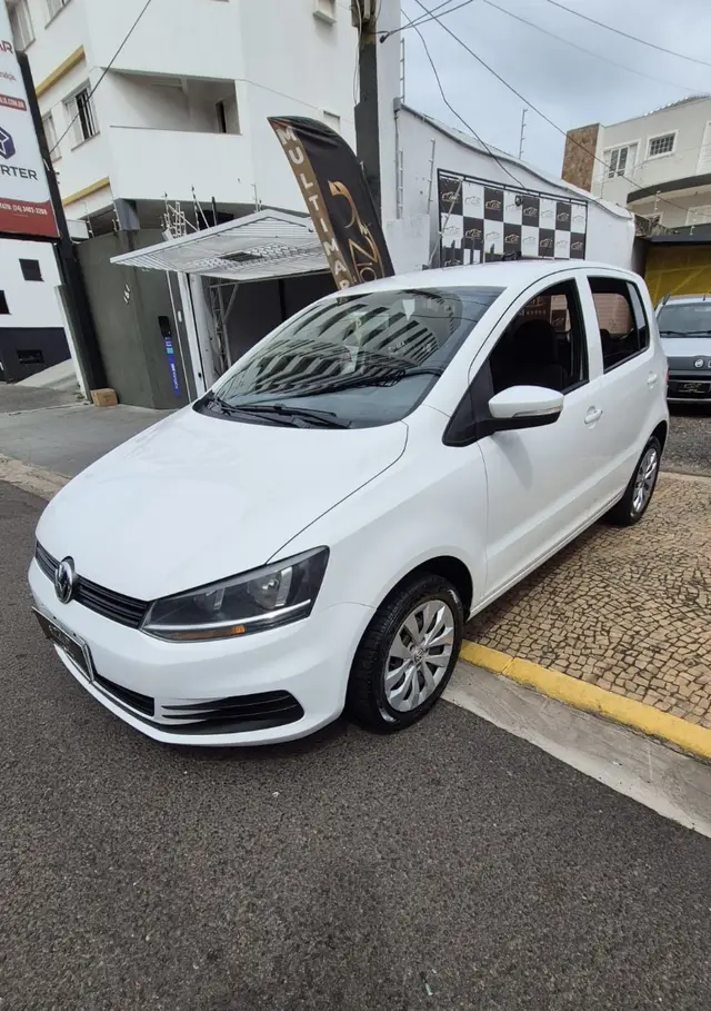 Carro Volkswagen Fox 2017 1.0 MPI Trendline (Flex)
