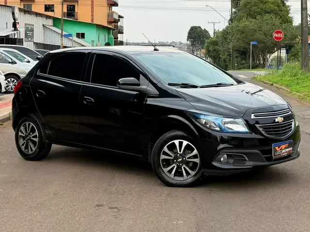 Carro Chevrolet Onix 2014 HATCH LTZ 1.4 8V FlexPower 5p Mec.