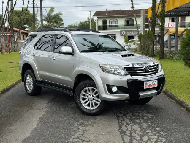Carro Toyota Hilux SW4 2013 SRV 3.0 TDI 4X4 (5 Lugares)