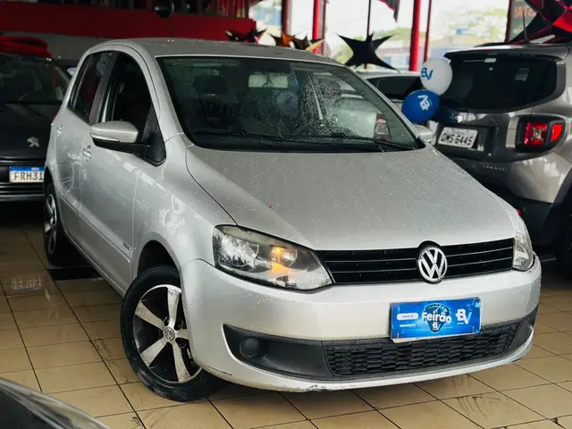 Carro Volkswagen Fox 2014 1.0 TEC (Flex) 4p