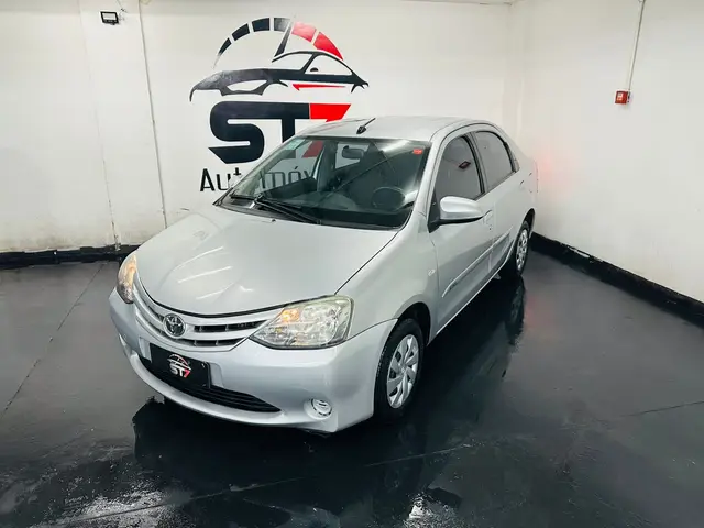 Carro Toyota Etios Sedan 2017 XS 1.5 (Flex)