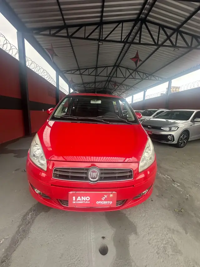 Carro Fiat Idea 2013 Attractive 1.4 8V (Flex)