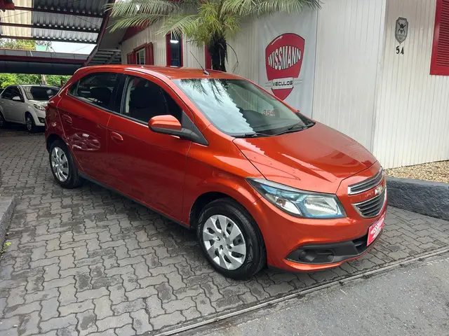 Carro Chevrolet Onix 2013 1.4 LT SPE/4
