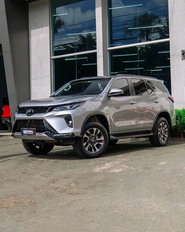 Carro Toyota SW4 2024 SRX Platinum 2.8 Turbodiesel 4x4 (Aut.) (7 Lugares)