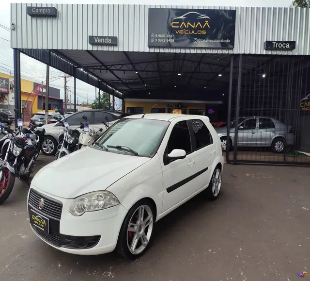 Carro Fiat Palio 2011 Attractive 1.4 8V (Flex)