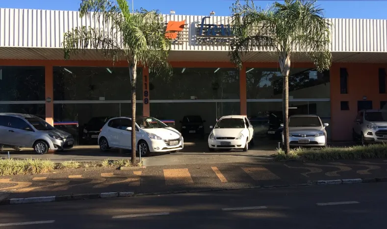 Fachada da loja Veículos à venda em Frama Veículos - Araras - SP