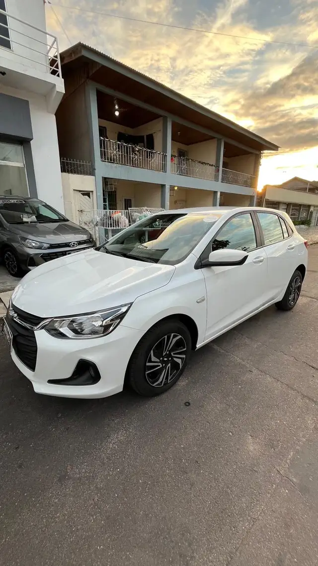 Carro Chevrolet Onix 2024 LT 1.0 Turbo