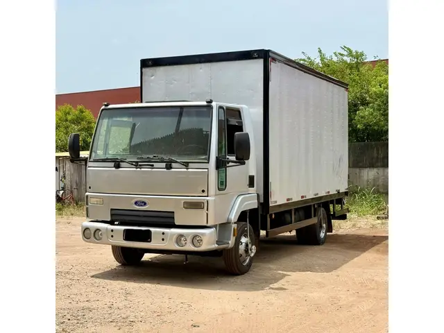 Caminhão Ford Cargo 712 2012 -T 4X2