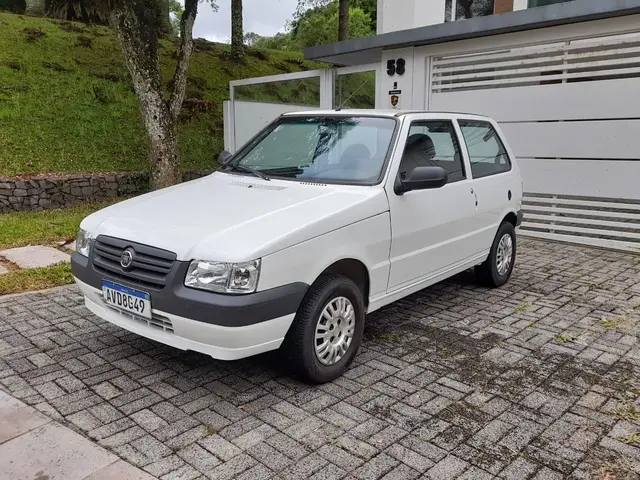 Carro Fiat Uno Mille 2012 Uno Mille Celeb/Celeb.ECON 1.0 F.Flex 2p