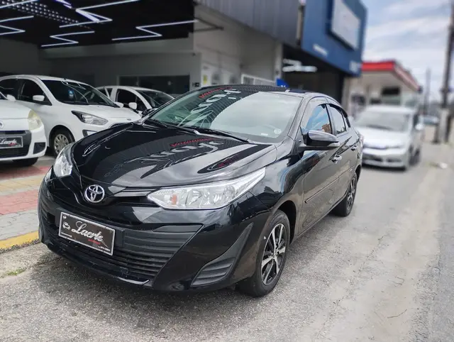 Carro Toyota Yaris Sedan 2021 1.5 XL Live (Flex)