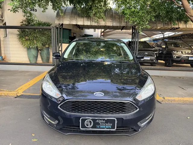 Carro Ford Focus Hatch 2017 SE Plus 2.0 PowerShift