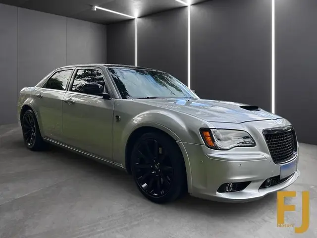 Carro Chrysler 300C 2006 SRT8 6.1 V8