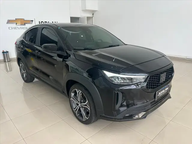 Carro Fiat Fastback 2025 Turbo 200