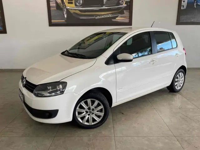 Carro Volkswagen Fox 2014 1.0 TEC (Flex) 4p