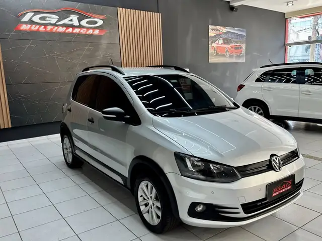 Carro Volkswagen Fox 2017 1.0 MPI Track (Flex)