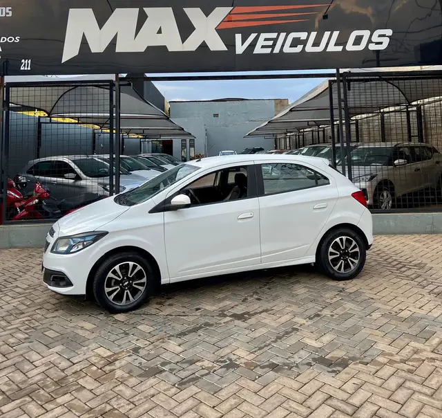 Carro Chevrolet Onix 2013 1.0 LT SPE/4