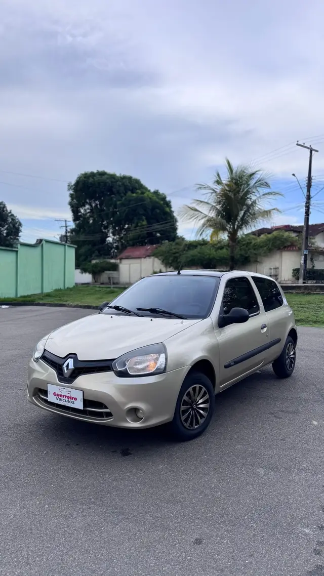 Carro Renault Clio 2014 Authentique 1.0 16V (Flex) 4p