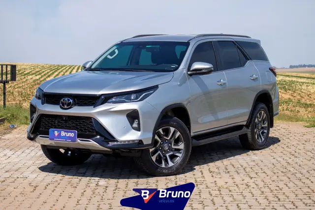 Carro Toyota SW4 2025 SRX Platinum 2.8 Turbodiesel 4x4 (Aut.) (5 Lugares)