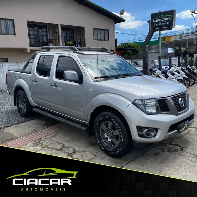 Carro Nissan Frontier 2014 2.5 TD CD 4x2 SV Attack
