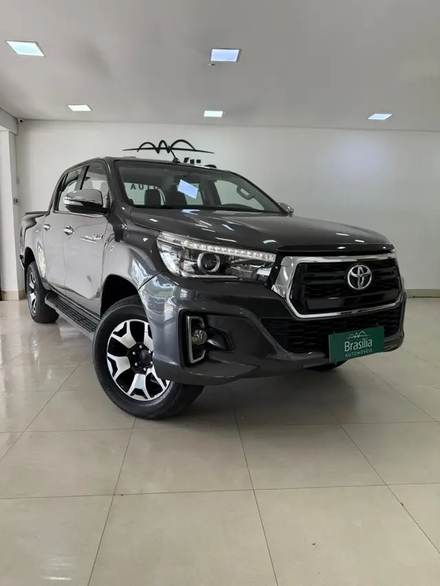 Carro Toyota Hilux Cabine Dupla 2017 Hilux 2.8 TDI SRX CD 4x4 (Aut)