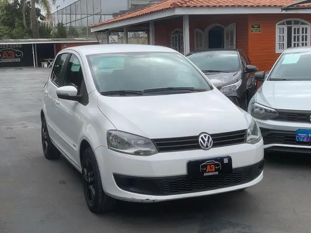 Carro Volkswagen Fox 2014 1.0 TEC (Flex) 4p