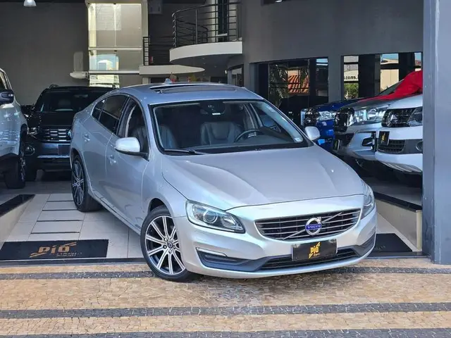 Carro Volvo S60 2016 2.0 T5 Drive-E Momentum