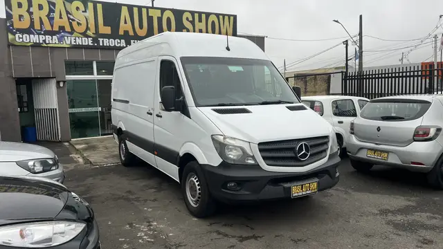 Carro Mercedes-Benz Sprinter 2019 Furgão 415 CDI  Teto Baixo 9m