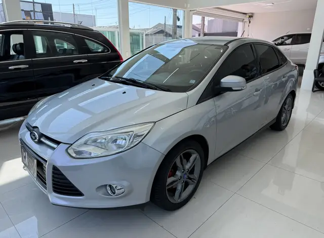 Carro Ford Focus Sedan 2015 SE 2.0 16V PowerShift (Aut)