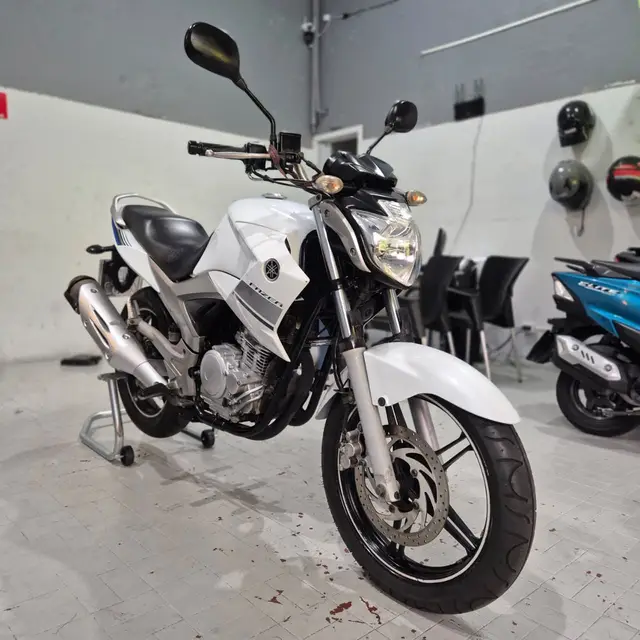 Moto Yamaha YS 250 Fazer 2014 Black Edition