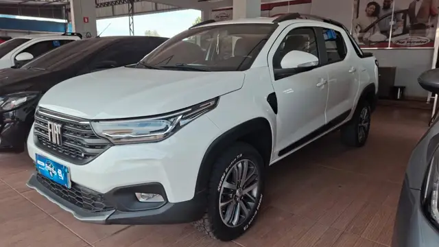 Carro Fiat Strada 2023 Volcano 1.3 CD (Flex)