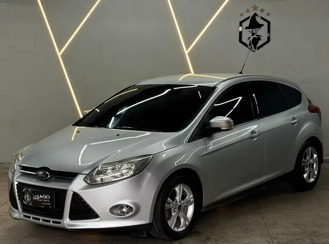 Carro Ford Focus Hatch 2015 SE 1.6 16V TiVCT PowerShift