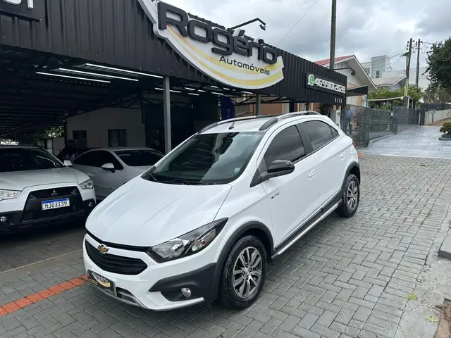 Carro Chevrolet Onix 2018 1.4 Activ SPE/4 (Aut)