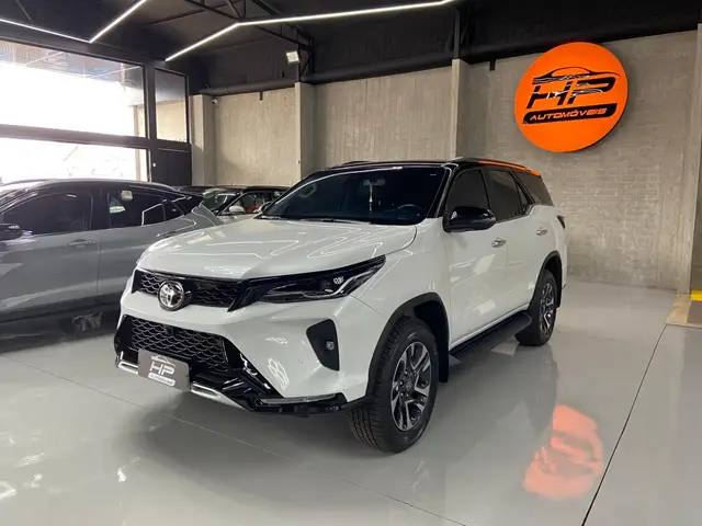 Carro Toyota SW4 2025 SRX Platinum 2.8 Turbodiesel 4x4 (Aut.) (5 Lugares)