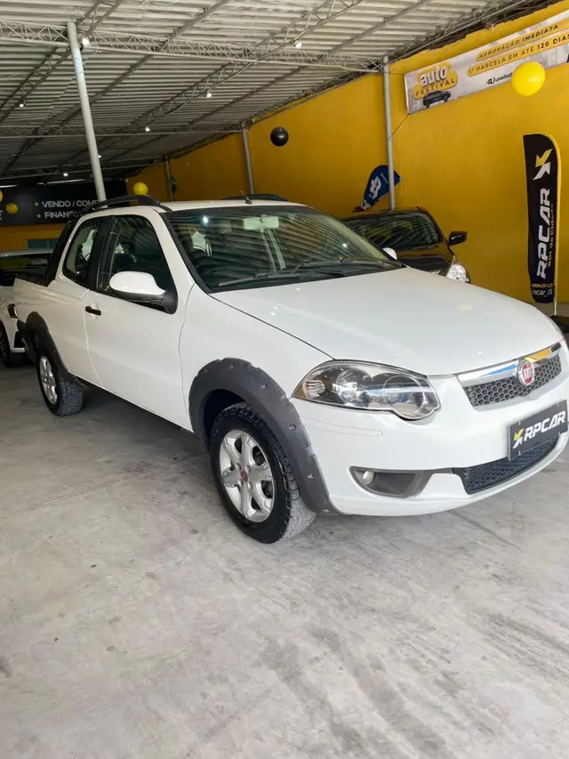 Carro Fiat Strada 2013 Trekking 1.6 16V (Flex) (Cabine Dupla)