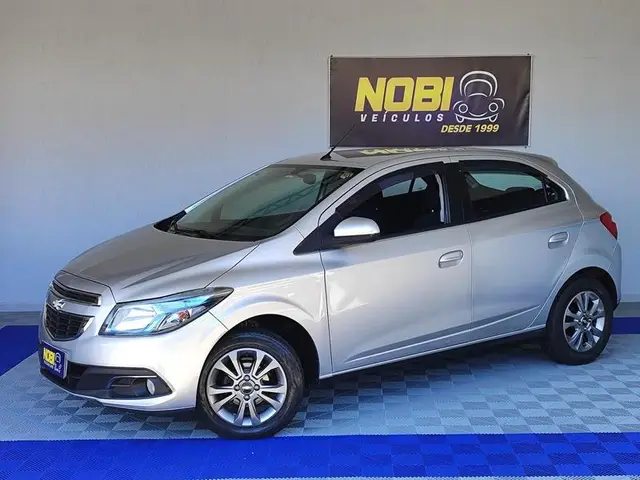 Carro Chevrolet Onix 2014 1.4 LTZ SPE/4 (Aut)