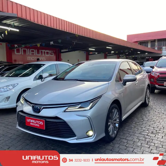 Carro Toyota Corolla 2023 Altis Hybrid 1.8 Flex