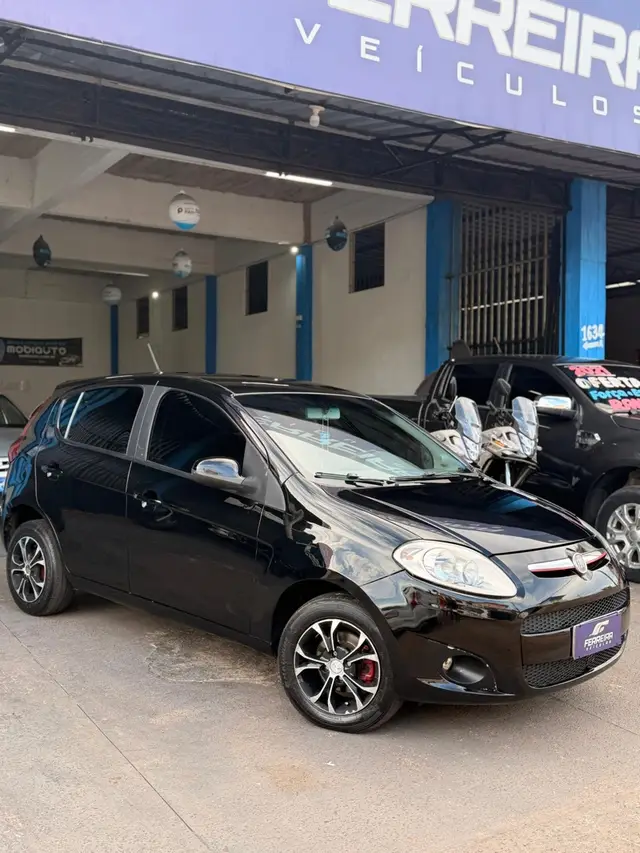 Carro Fiat Palio 2013 Attractive 1.4 8V (Flex)