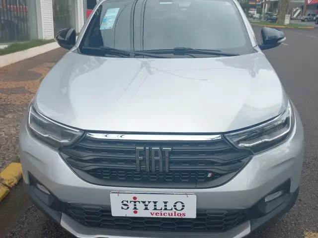 Carro Fiat Strada 2025 Volcano 1.3