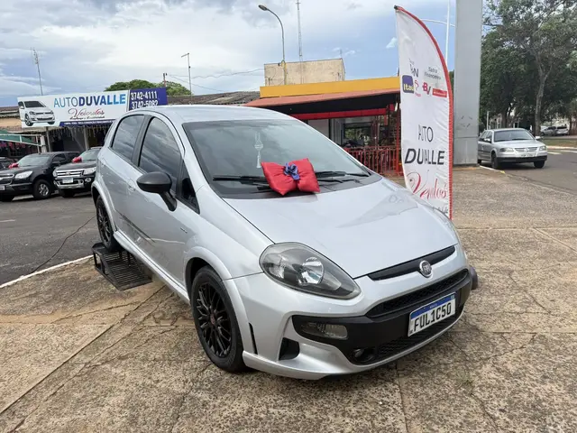 Carro Fiat Punto 2015 BlackMotion 1.8 16V (Flex)