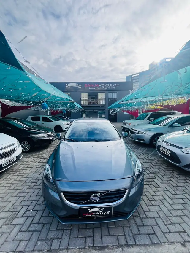 Carro Volvo V40 2016 2.0 T4 Momentum
