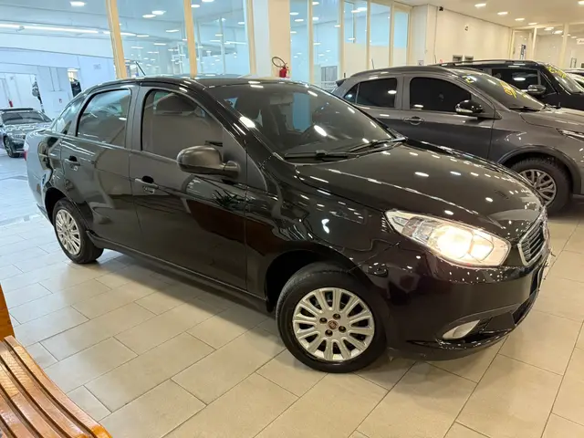 Carro Fiat Grand Siena 2018 Attractive 1.0 (Flex)